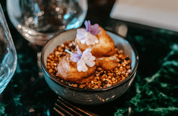 le chef laurent brault en cuisine