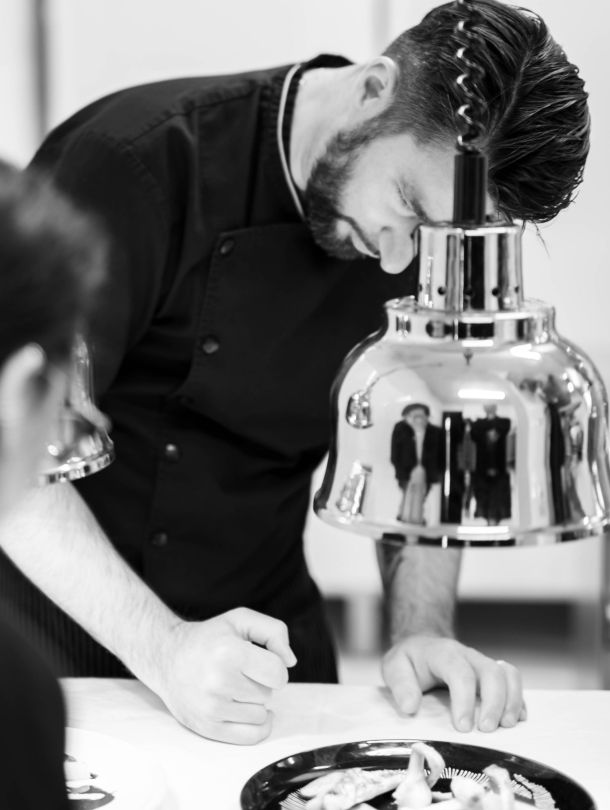 le chef laurent brault en cuisine
